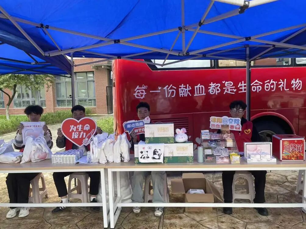 獻青春熱血，展交院擔當 | 我校聯合市中心血站成功開展無償獻血活動