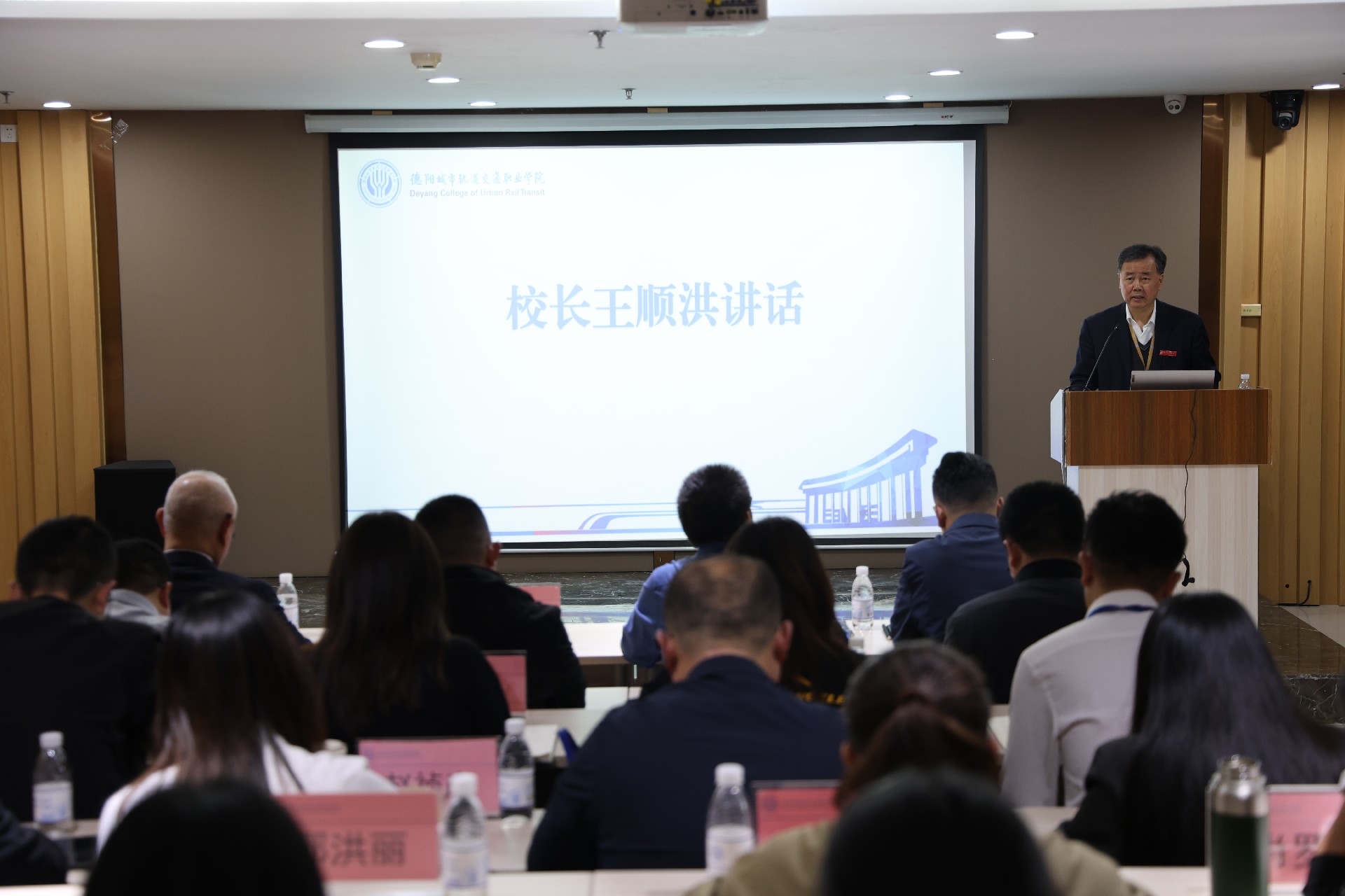 我校召開2026年校園安全穩(wěn)定工作會議暨安全工作責(zé)任書簽約儀式  全面部署安全穩(wěn)定工作及近期重點任務(wù)