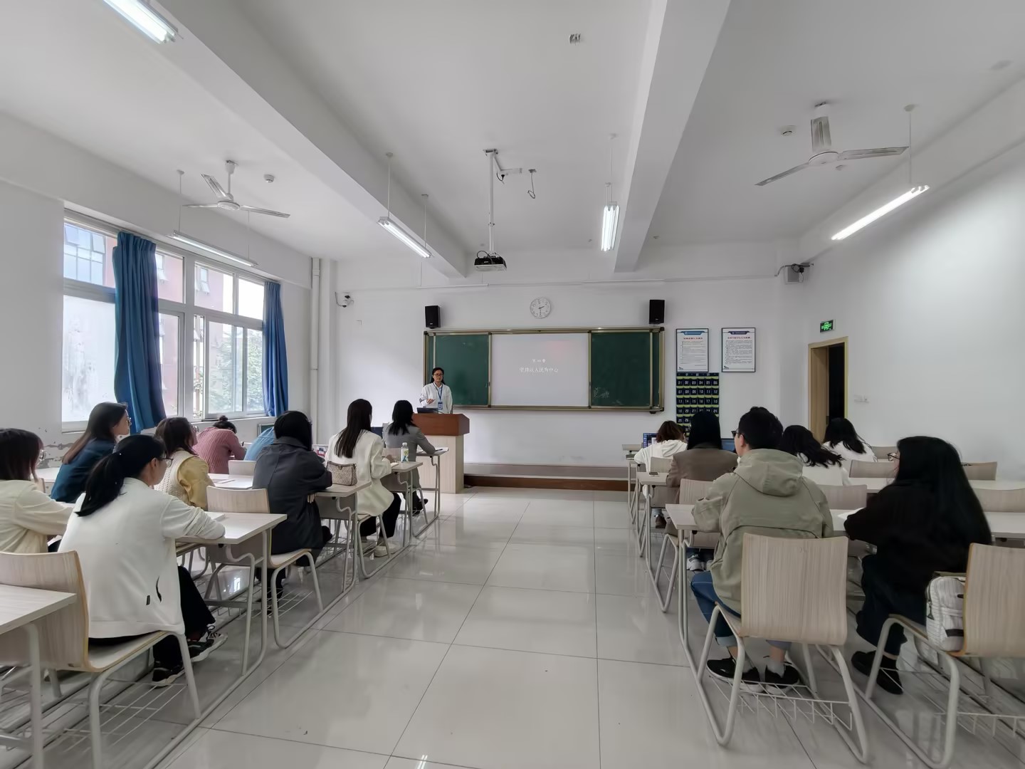 深耕課堂守初心 打磨課程育新人——馬克思主義學院開展《習近平新時代中國特色社會主義思想概論》教學研討會