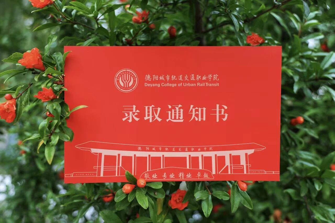 零距離家校對話 | 校領導把“錄取通知書”和“傾聽”一起送到新生家