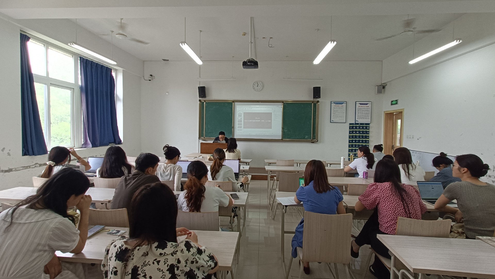 教研賦能思政課堂 聚力提升育人質量——馬克思主義學院開展《習近平新時代中國特色社會主義思想概論》課程教學研討會